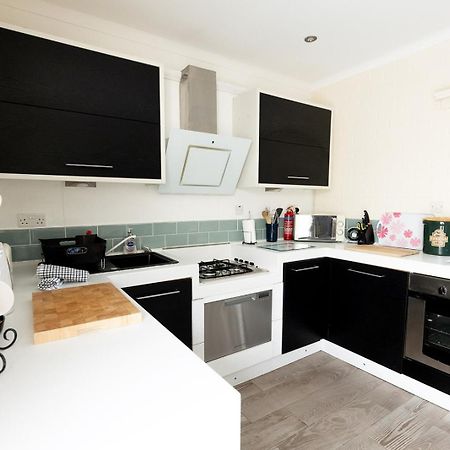 Willow Cottage - Cost 3 Bed Cottage In Penrhyn Bay With Sea Views With Access To Snowdonia Rhôs-on-Sea 外观 照片