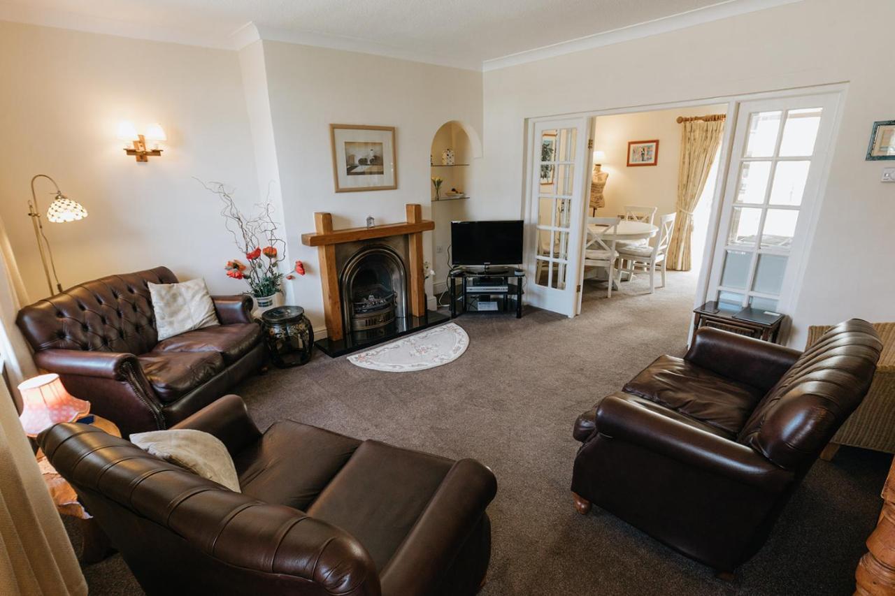 Willow Cottage - Cost 3 Bed Cottage In Penrhyn Bay With Sea Views With Access To Snowdonia Rhôs-on-Sea 外观 照片