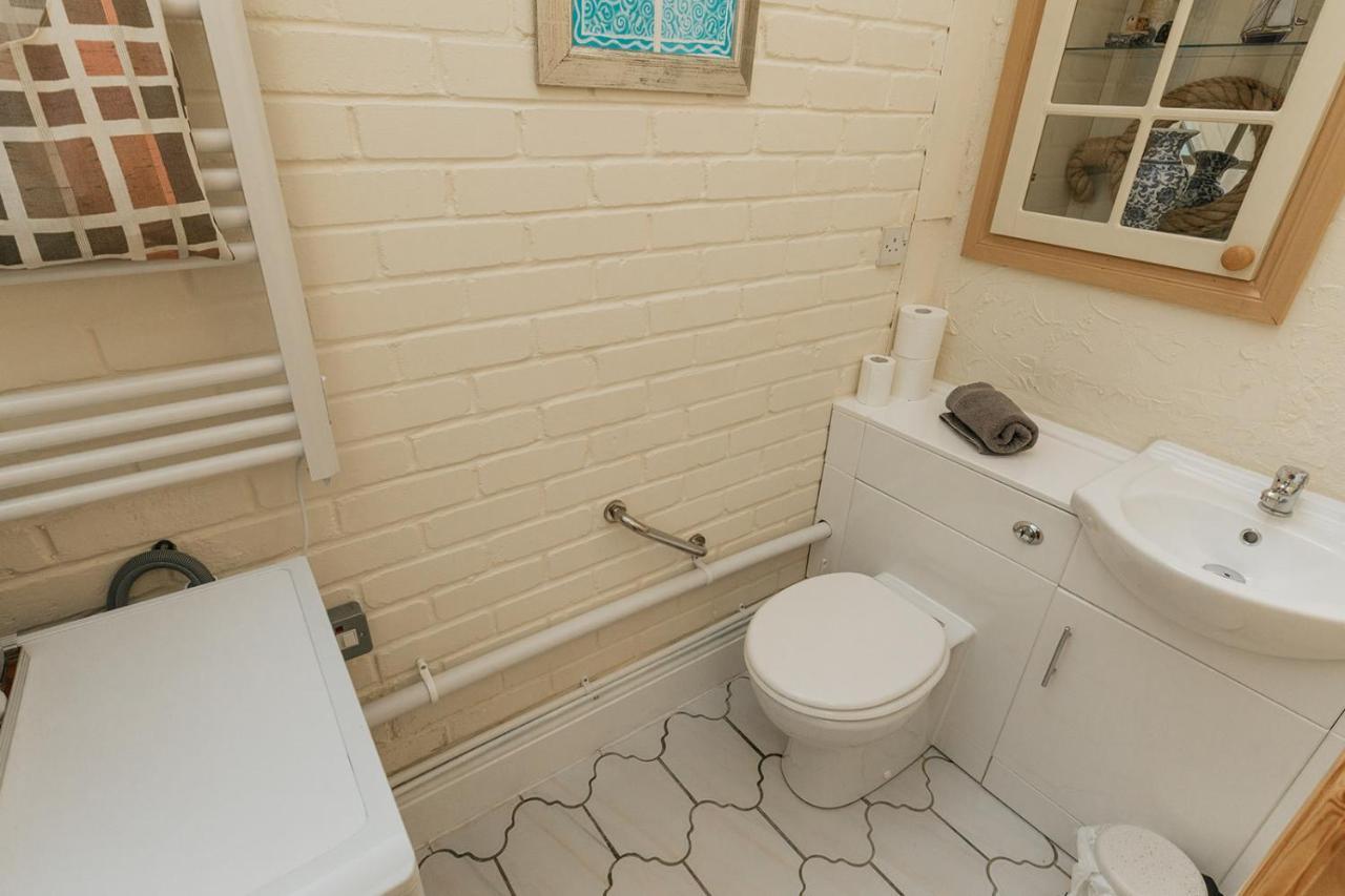 Willow Cottage - Cost 3 Bed Cottage In Penrhyn Bay With Sea Views With Access To Snowdonia Rhôs-on-Sea 外观 照片