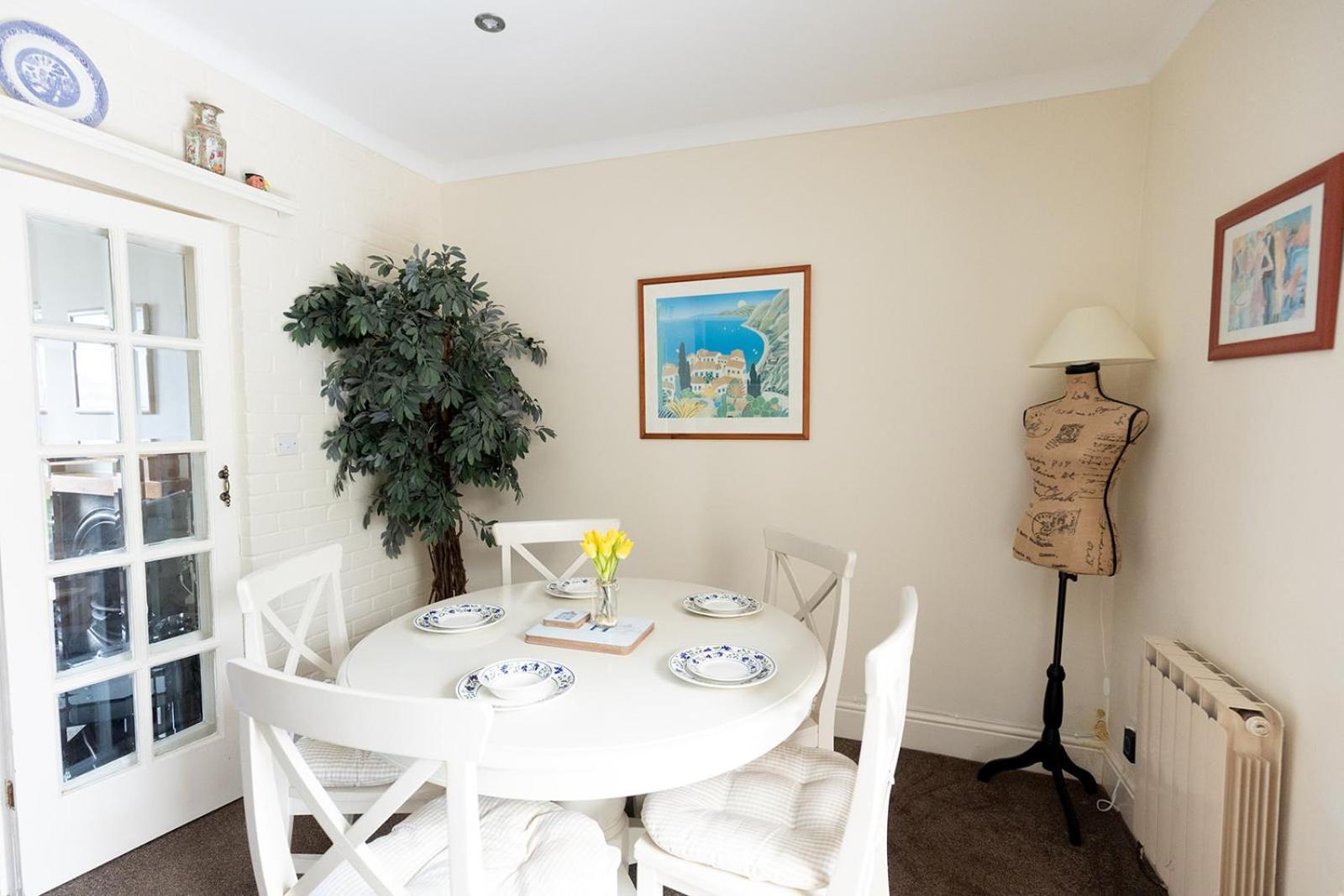 Willow Cottage - Cost 3 Bed Cottage In Penrhyn Bay With Sea Views With Access To Snowdonia Rhôs-on-Sea 外观 照片