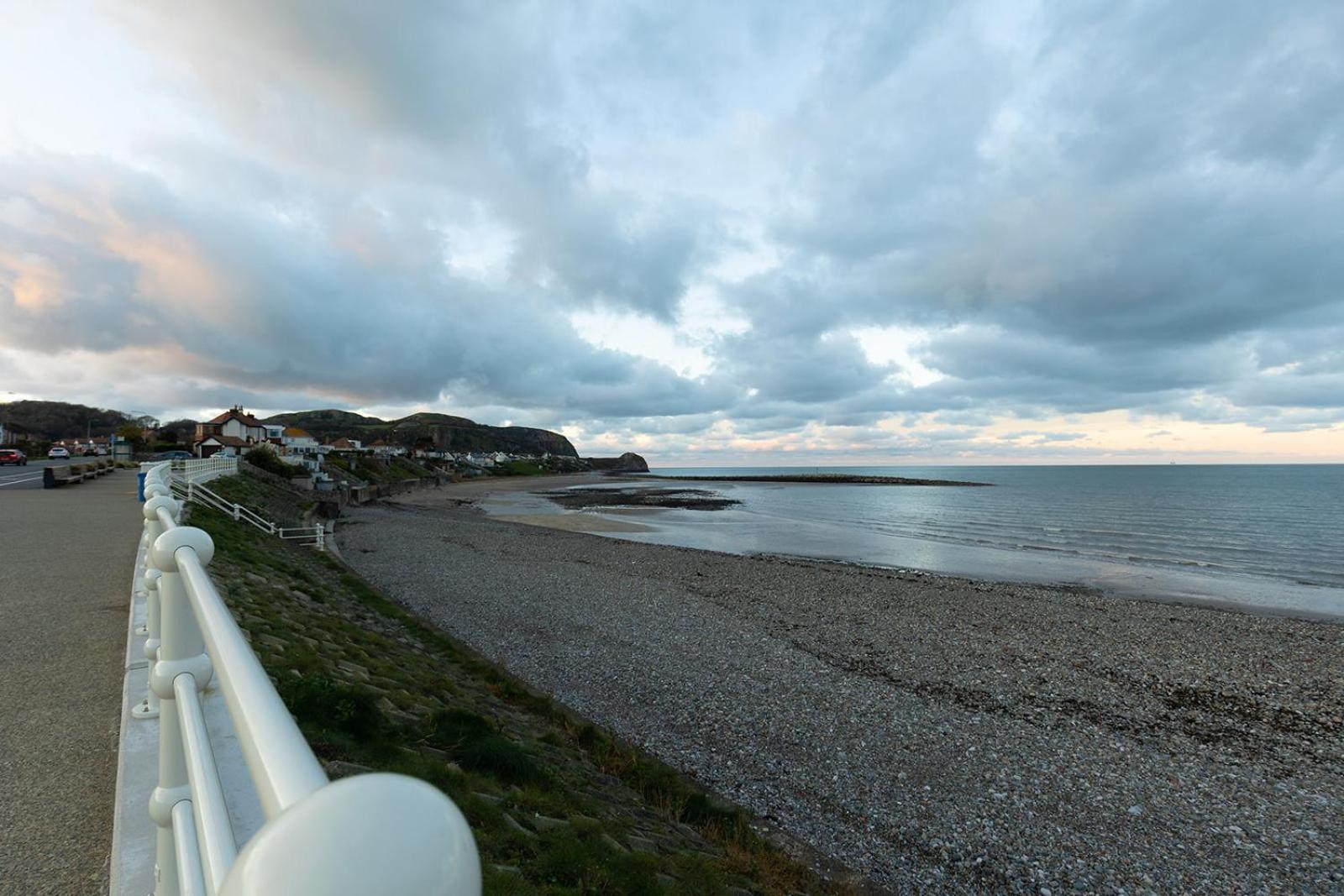 Willow Cottage - Cost 3 Bed Cottage In Penrhyn Bay With Sea Views With Access To Snowdonia Rhôs-on-Sea 外观 照片