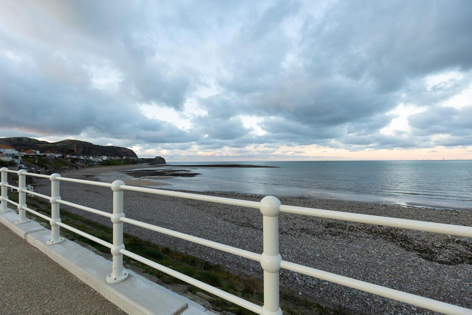 Willow Cottage - Cost 3 Bed Cottage In Penrhyn Bay With Sea Views With Access To Snowdonia Rhôs-on-Sea 外观 照片